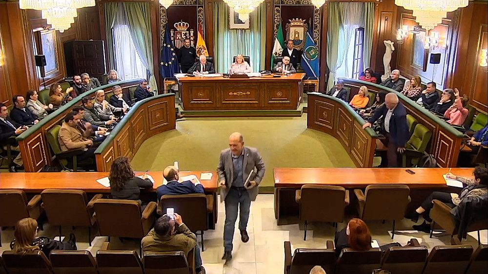 OSP abandona el Pleno por el "bochornoso" espectáculo de PP y PSOE