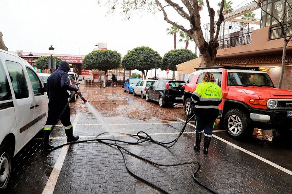 El Ayuntamiento ha actuado en la última semana en más de 2 millones de metros cuadrados de viales y 50 instalaciones en el marco del dispositivo especial de limpieza por la calima