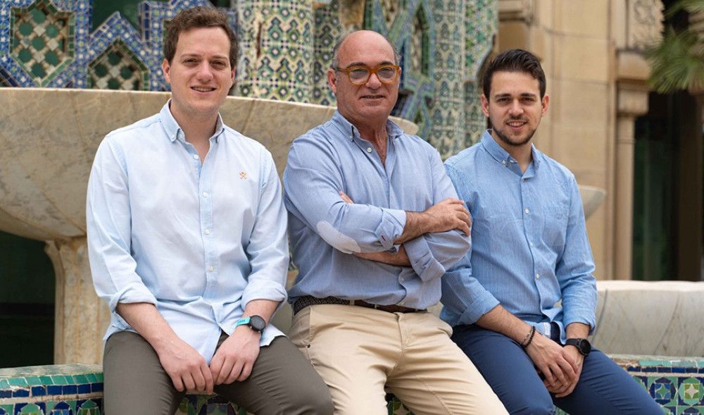 La Consejería de Universidad impulsa una "startup" sevillana capaz de aumentar la autonomía de los vehículos eléctricos