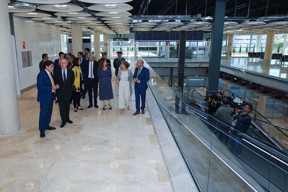 Inaugurada la nueva terminal de autobuses de la T4 del aeropuerto de Madrid-Barajas