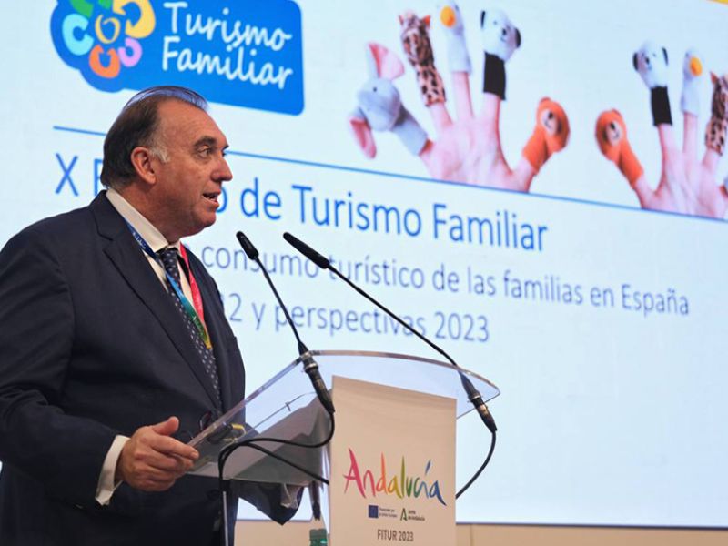 La Junta estudia medidas que beneficien a las familias numerosas en sus actividades turísticas