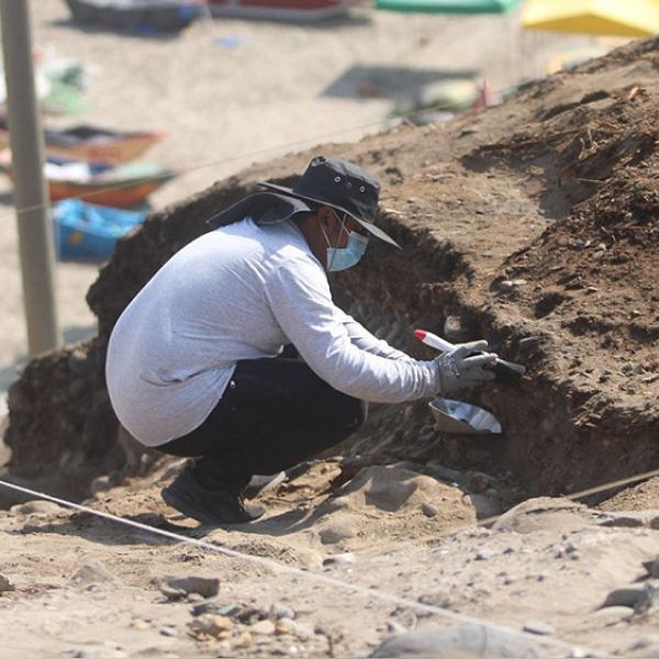 Descubierta una necrópolis milenaria con telas de alta calidad en Perú