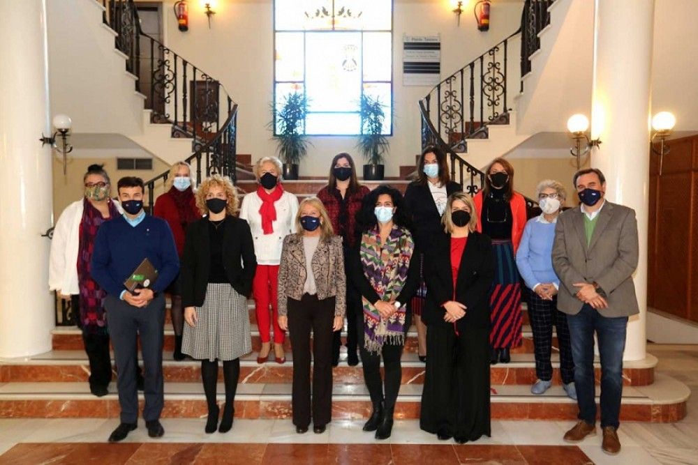 La alcaldesa recibe en el Ayuntamiento a la nueva junta directiva de la red de Emprendedoras de Marbella