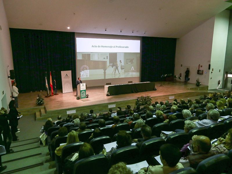 Educación rinde homenaje a más de 500 docentes jubilados de la provincia de Málaga
