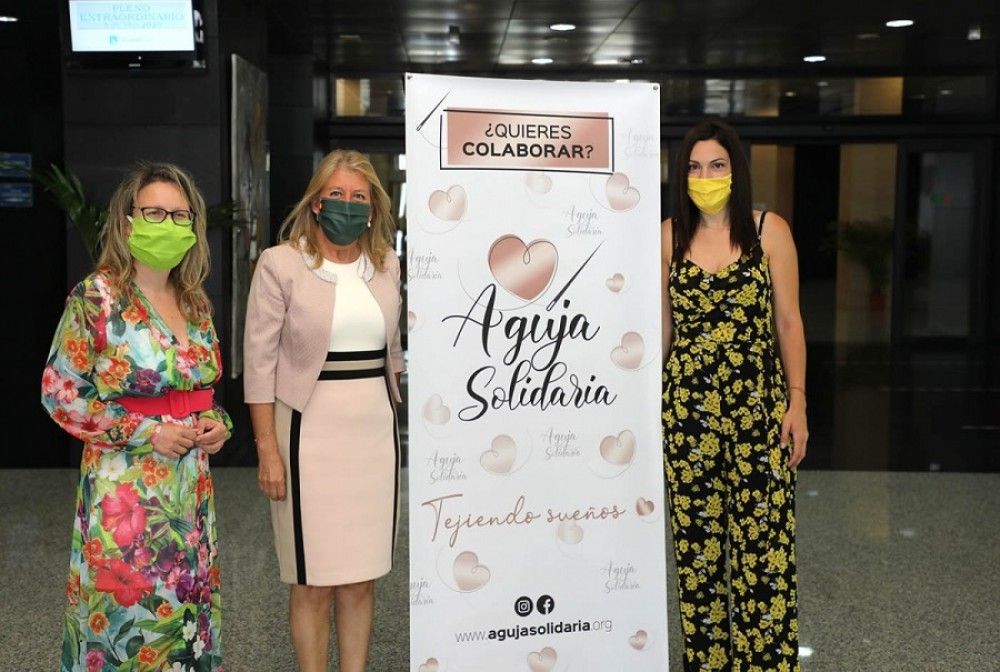 La alcaldesa destaca el “esfuerzo y solidaridad” de la iniciativa Aguja Solidaria, que ha confeccionado más de 150.000 unidades de material de protección