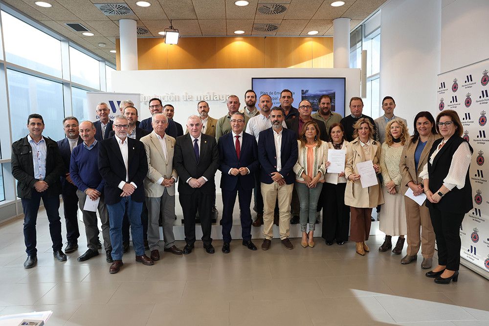 La Diputación completa la planificación de emergencia y autoprotección de la provincia con la entrega de planes a 32 municipios