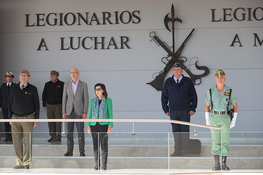 La ministra de Defensa visita en Viator a la brigada de La Legión que desplegará en noviembre misiones en Irak y Líbano