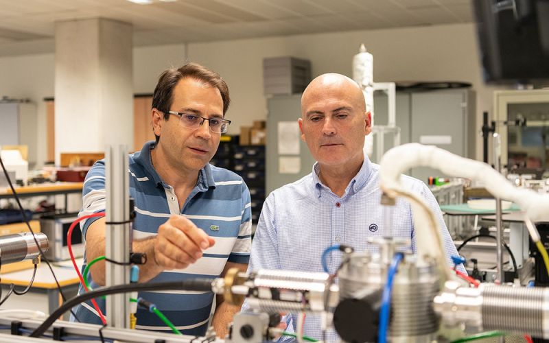 El CSIC, la UPV y Sener acuerdan desarrollar una planta piloto para generar hidrógeno verde mediante microondas