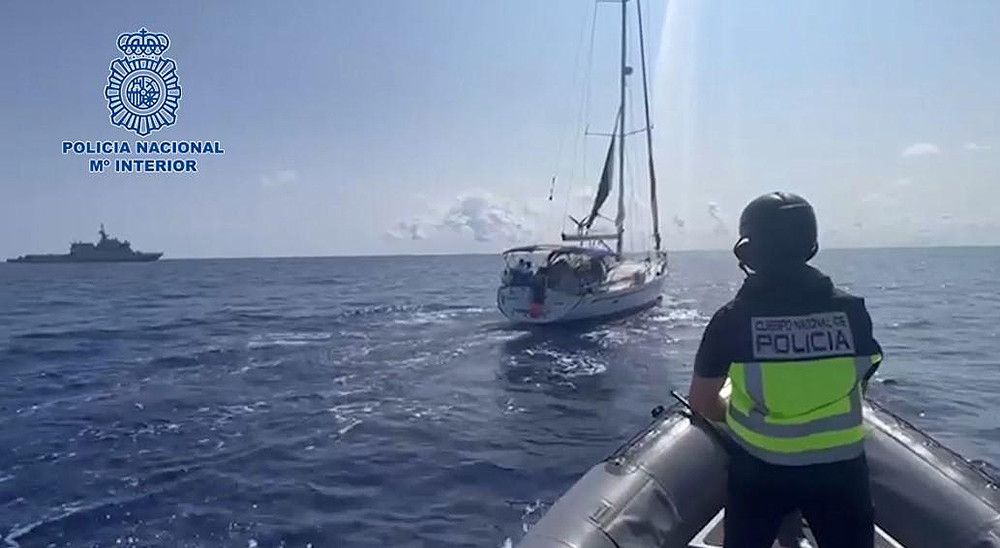 Abordado un "narcovelero" que pretendía introducir en las costas españolas 1.500 kilogramos de cocaína