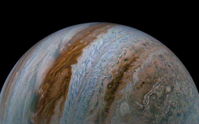 Juno descubre que los vientos de Júpiter penetran en capas cilíndricas
