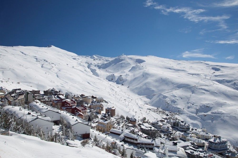 Sierra Nevada abre el 18 de diciembre con aforo reducido en pistas y venta exclusiva de forfait "online"