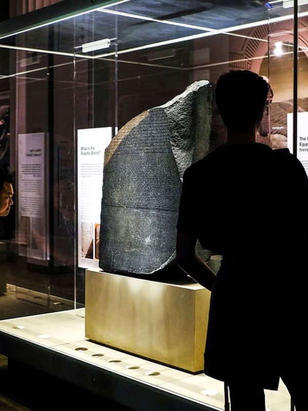 Arqueólogos egipcios exigen a Londres la devolución de la Piedra Rosetta