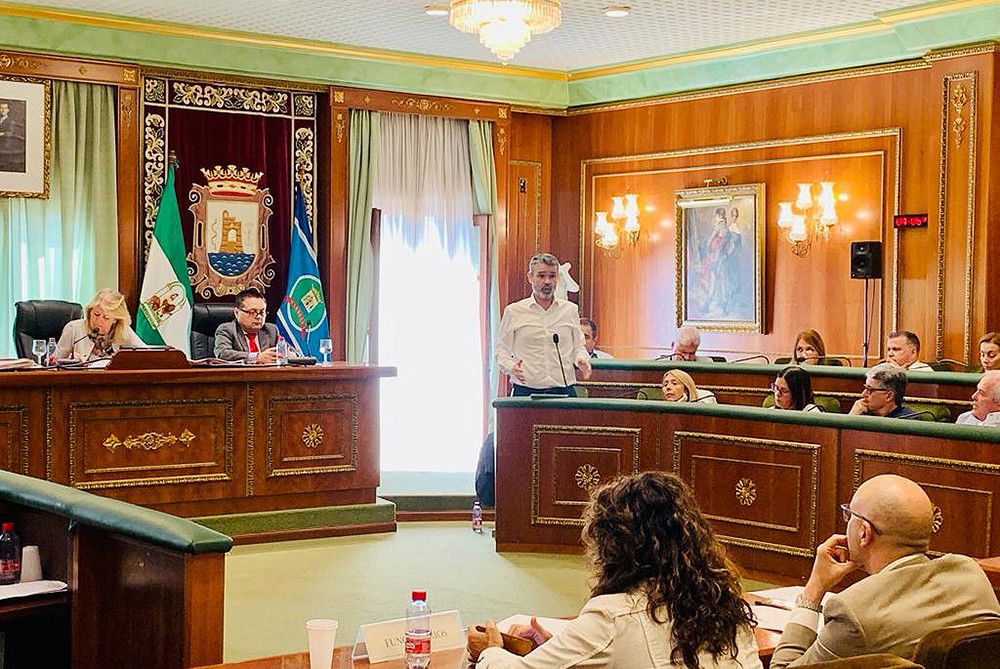 El PSOE promueve en el Pleno un paquete de medidas para ayudar a las familias empadronadas en Marbella