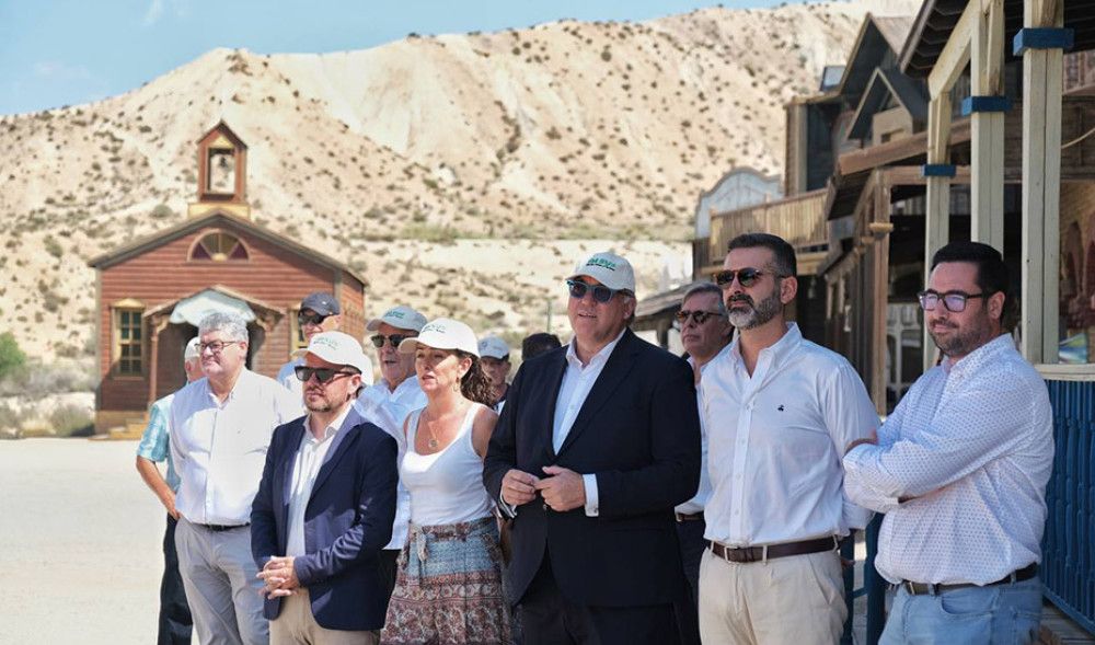 Bernal y Fernández-Pacheco visitan las obras de ampliación del parque MiniHollywood de Almería