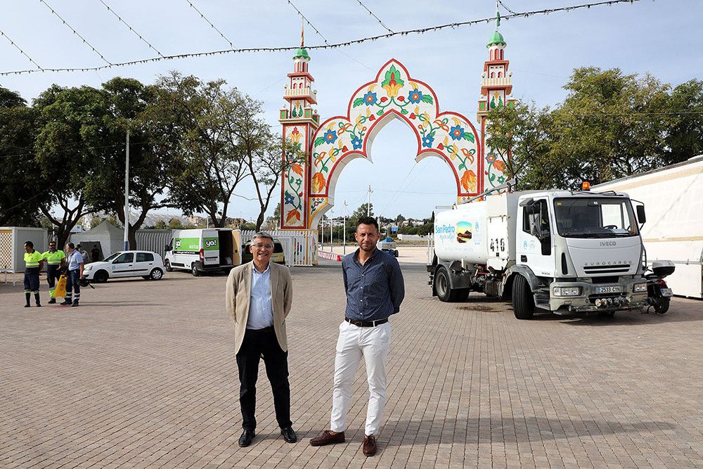 Cerca de 70 efectivos diarios conforman el dispositivo de limpieza de la Feria de San Pedro Alcántara