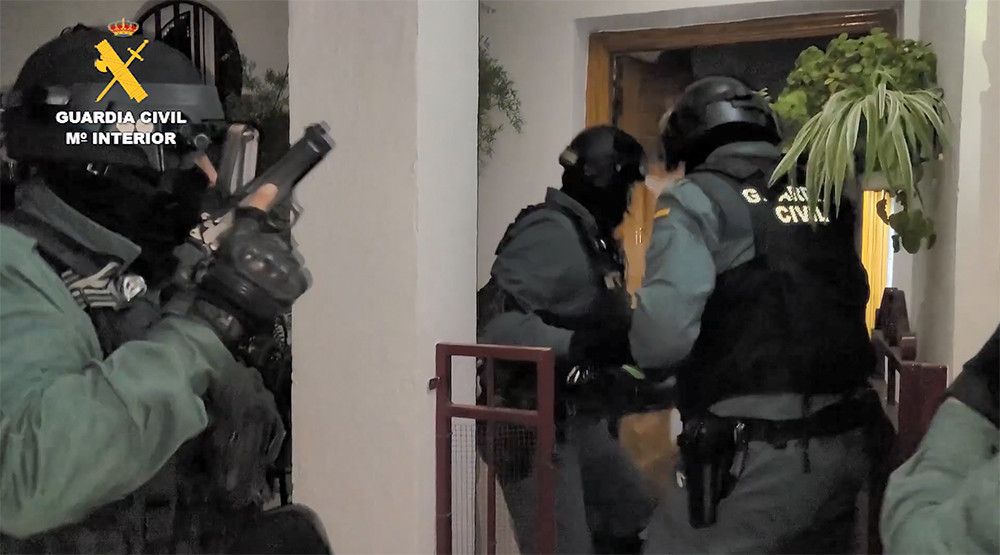 La Guardia Civil ha detenido a  26 personas por delitos contra la salud pública y pertenencia a organización criminal