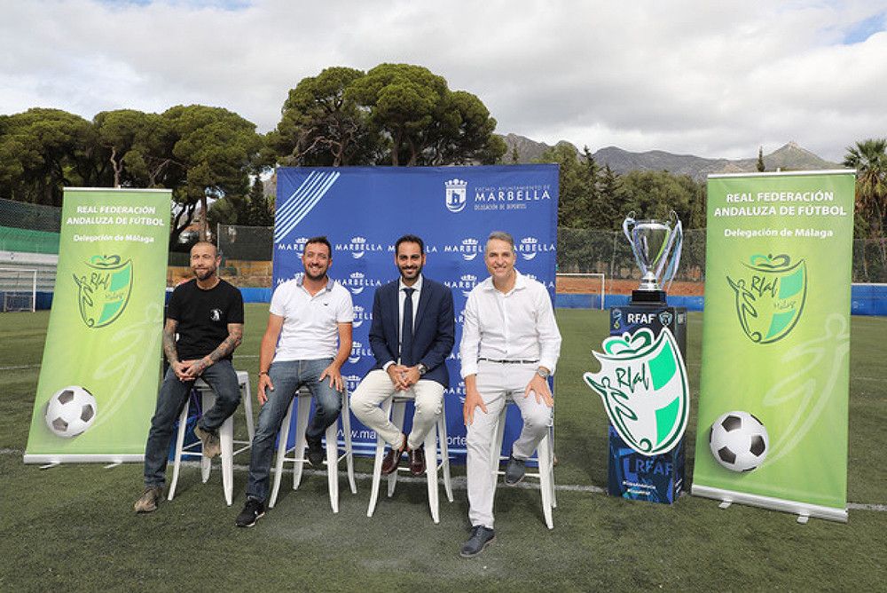El Ayuntamiento alcanza un acuerdo con la Real Federación Andaluza de Fútbol para gestionar de forma conjunta la liga local, que dará comienzo el próximo día 27 con la participación de más de 2.000 jugadores