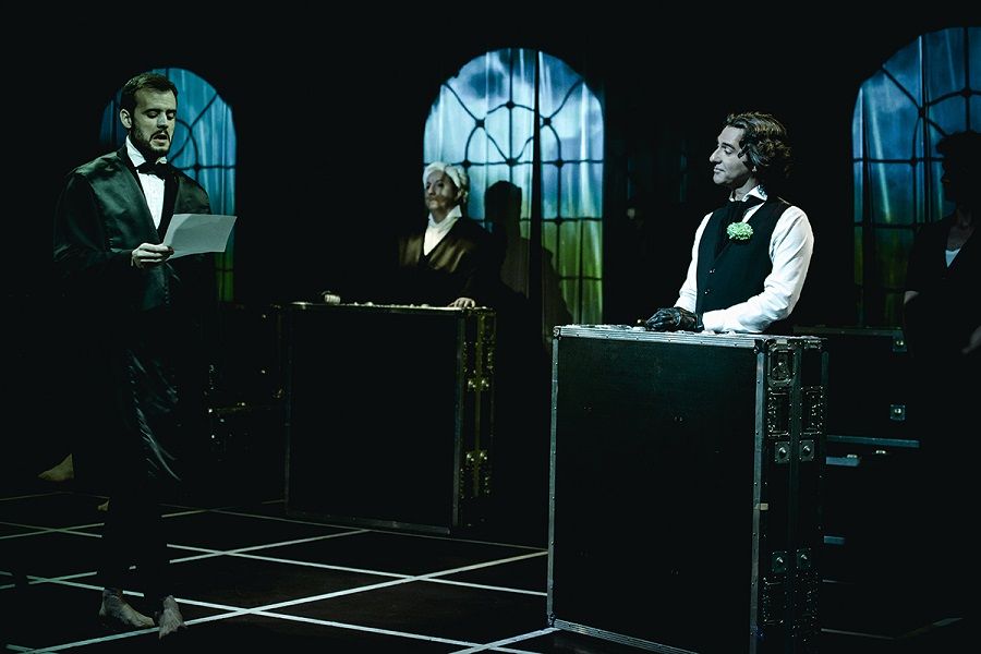 La compañía madrileña TeatroLab trae al MVA su obra Gross Indecency (Los tres juicios a Oscar Wilde)