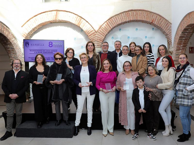 El Ayuntamiento reconoce la trayectoria de mujeres empresarias y profesionales del Casco Antiguo con motivo del 8M