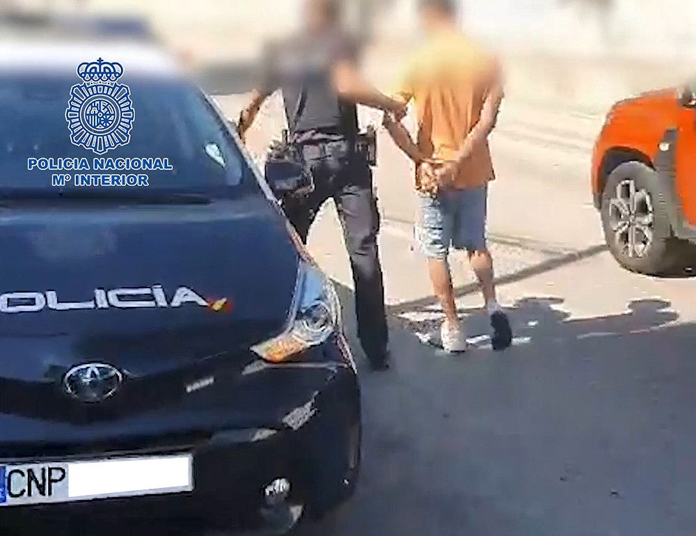 La Policía Nacional detiene a un fugitivo reclamado por intento de homicidio al novio de su expareja