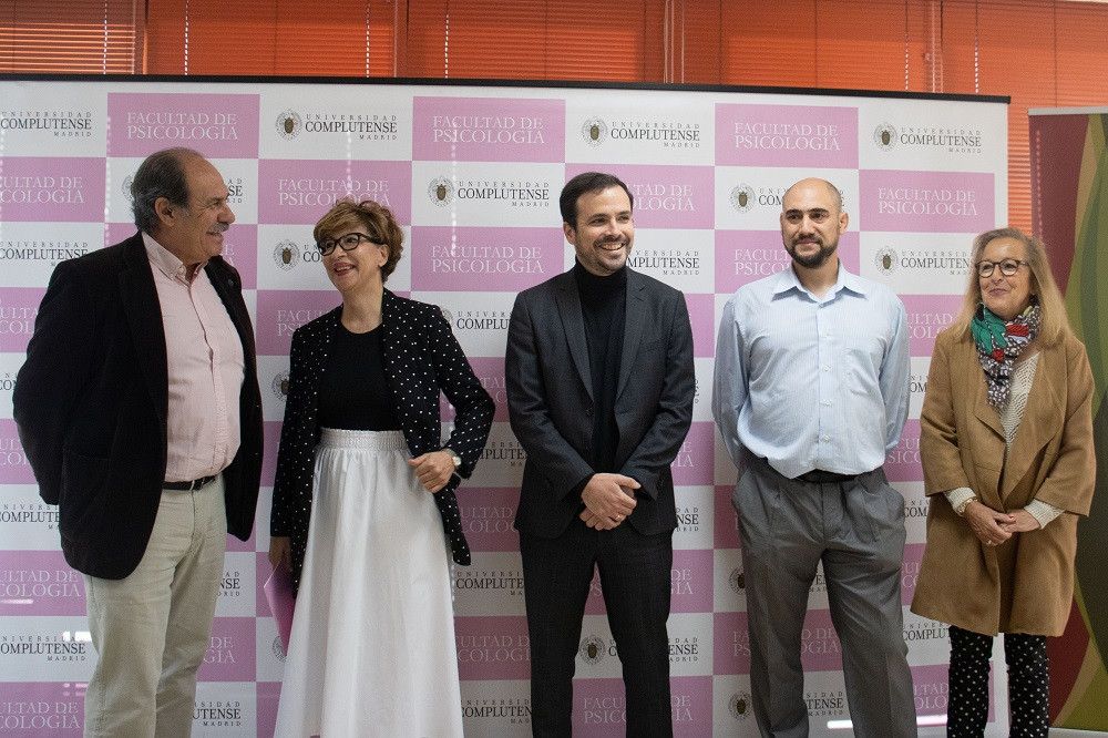 El ministro de Consumo defiende los juegos de mesa como herramienta para fomentar “valores saludables” frente a las casas de apuestas
