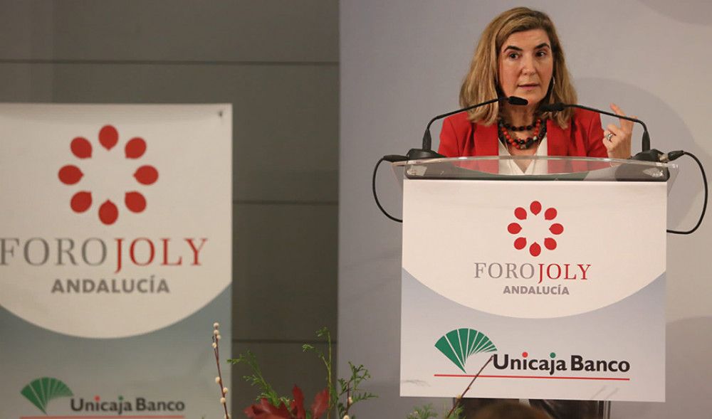La consejera de Emplo advierte de que existe al menos medio millón de trabajadores fijos discontinuos que no cuentan como desempleados