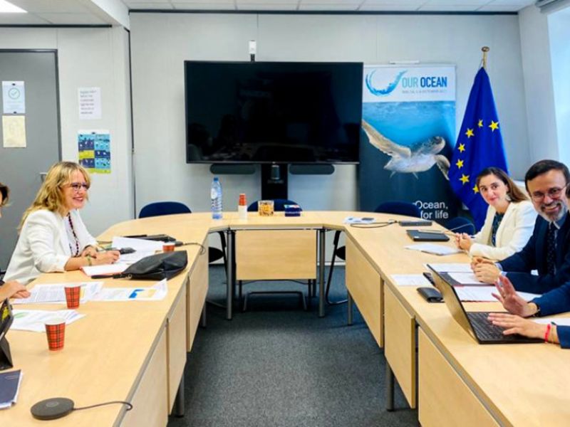 La consejera defiende al sector del arrastre ante los recortes del Plan de Acción 2030 de la UE