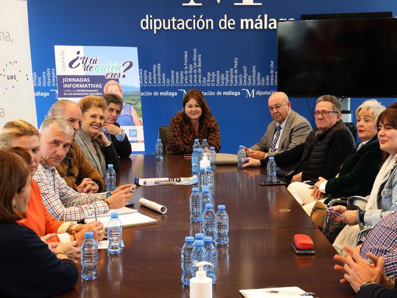 Diputación, Ayuntamiento de Málaga y la Federación de Peñas se alían para exponer las oportunidades de vivir en un pueblo a urbanitas con origen rural