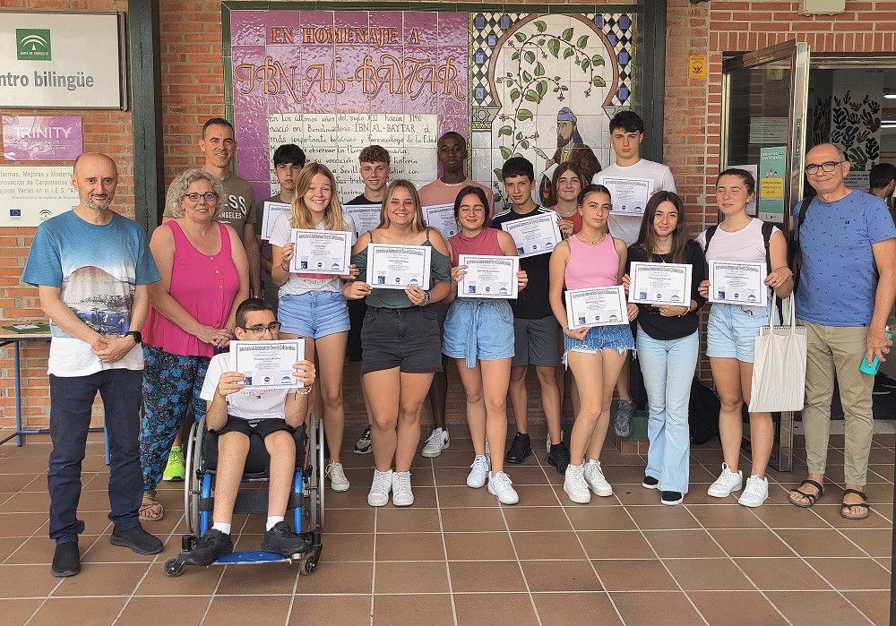 Una alumna y un alumno del IES Al-Baytar de Benalmádena participan en una campaña de la NASA