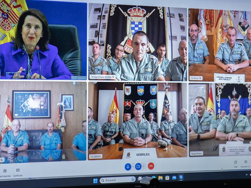 La ministra de Defensa felicita a la Legión por su 103 aniversario