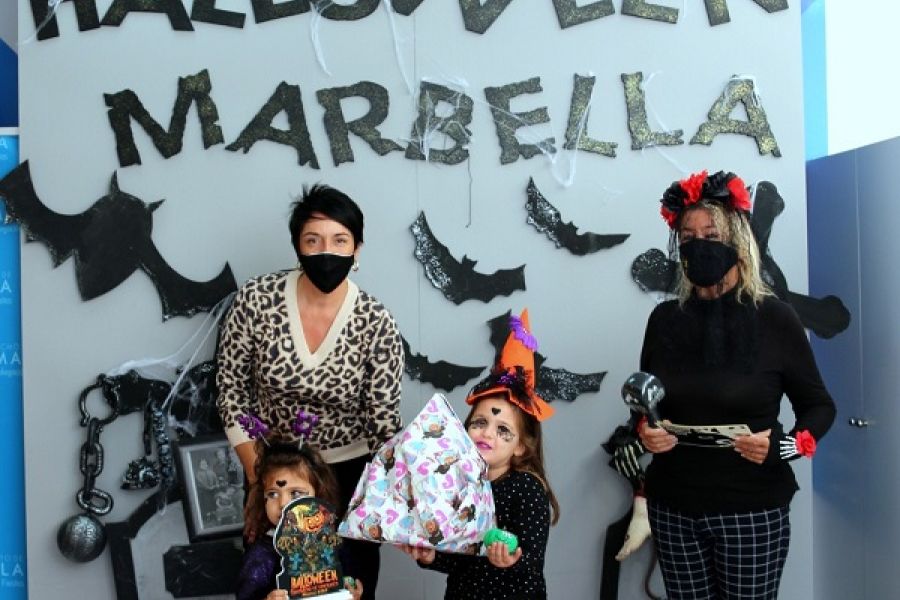 La Delegación de Fiestas entrega los premios de los concursos \"online\" de Halloween