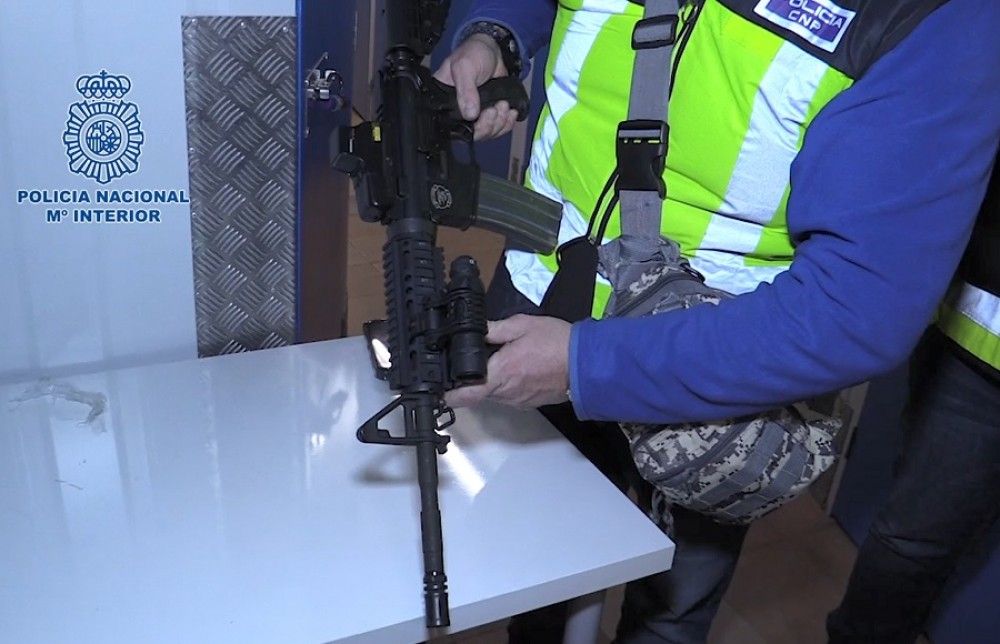 Localizado un trastero en el centro de Barcelona donde se almacenaban numerosas armas y munición