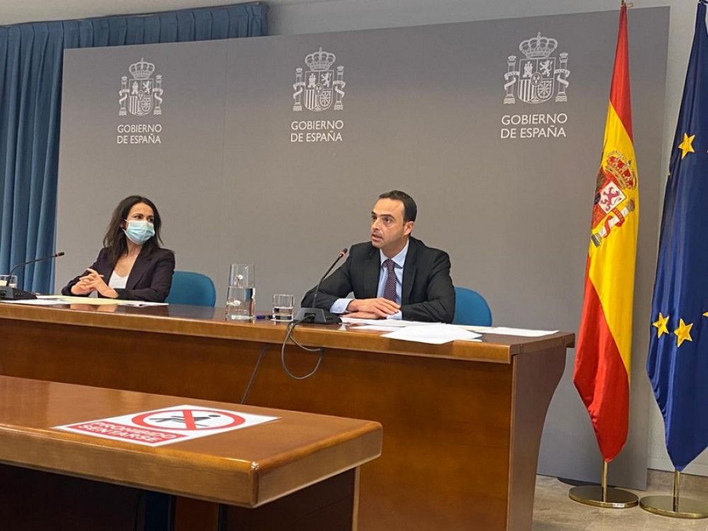 A pesar de su cuestionable legalidad, Sanidad impondrá el "pasaporte sanitario" para intentar salvar el verano