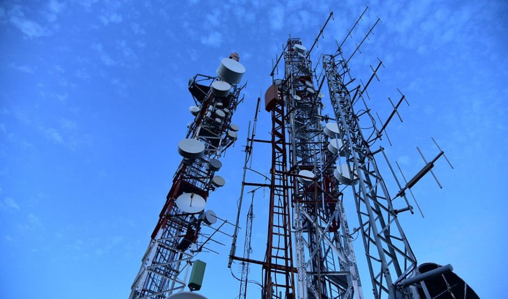 Telefónica, Vodafone y Orange competirán el martes por hacerse con la banda de 700 MHz para desplegar el 5G