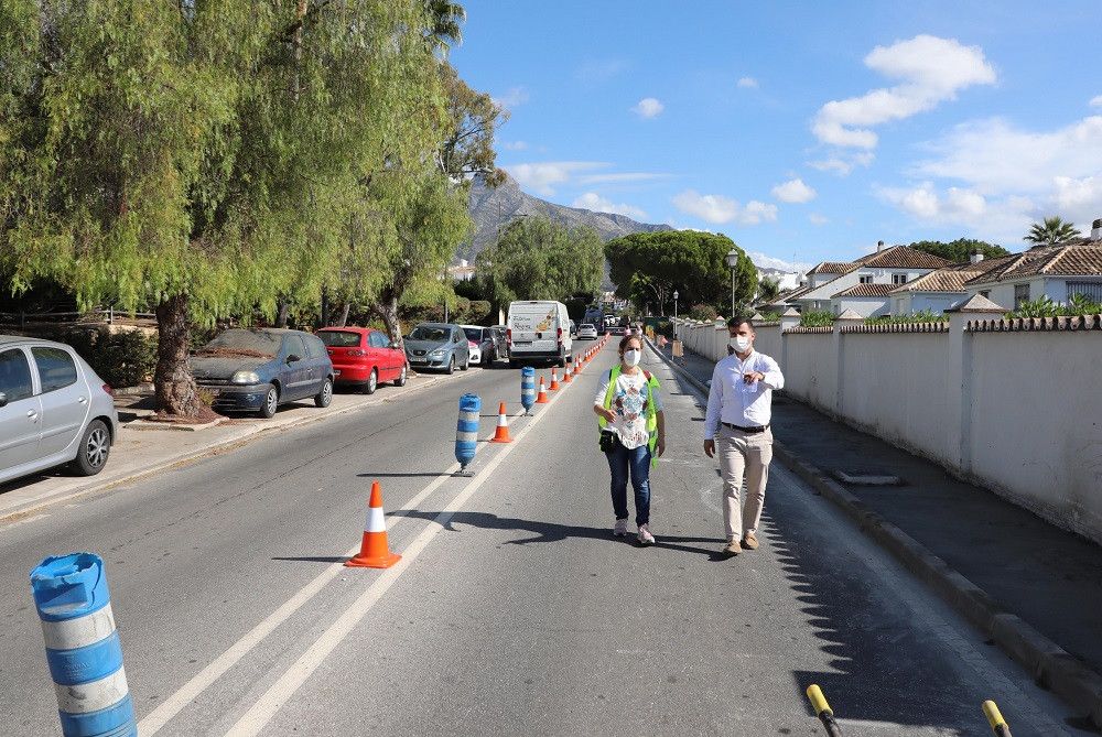 Obras mejorará la seguridad vial y el alumbrado en un tramo de la avenida del Prado, a la altura de la urbanización de Las Alamandas
