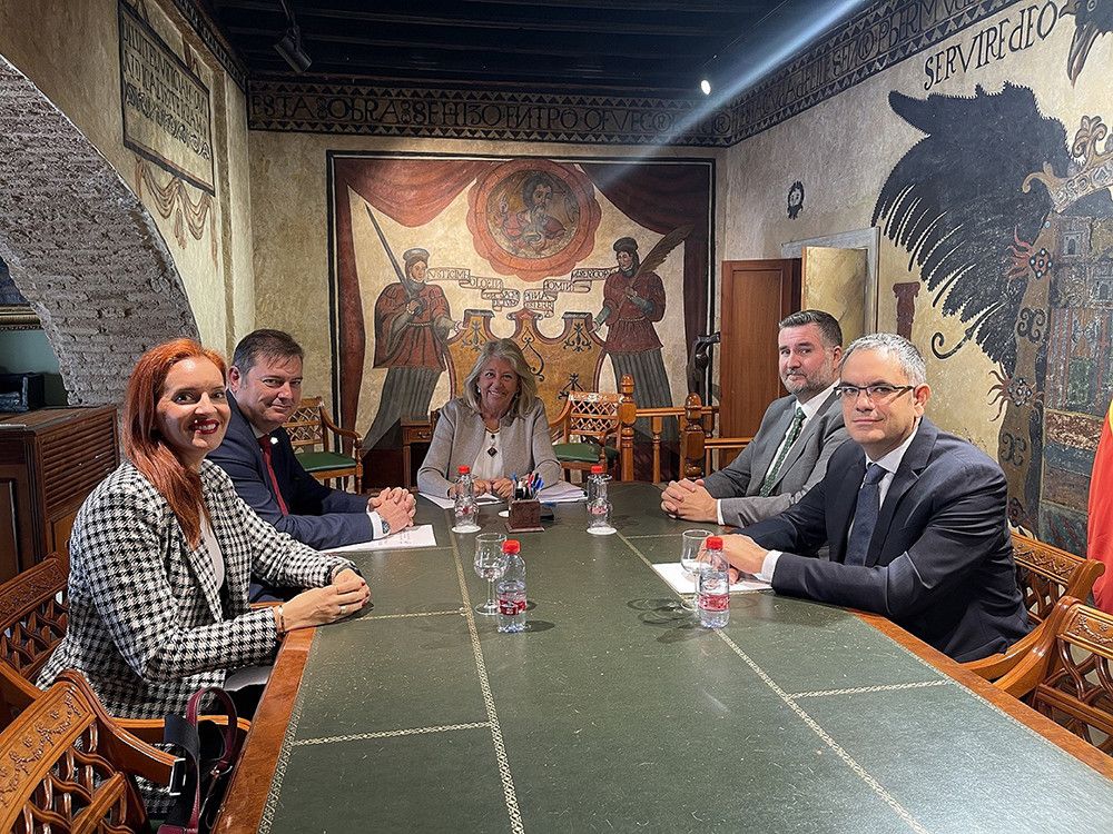 El Ayuntamiento y el Colegio de Administradores de Fincas abren nuevas vías de colaboración para acercar la administración local a los ciudadanos