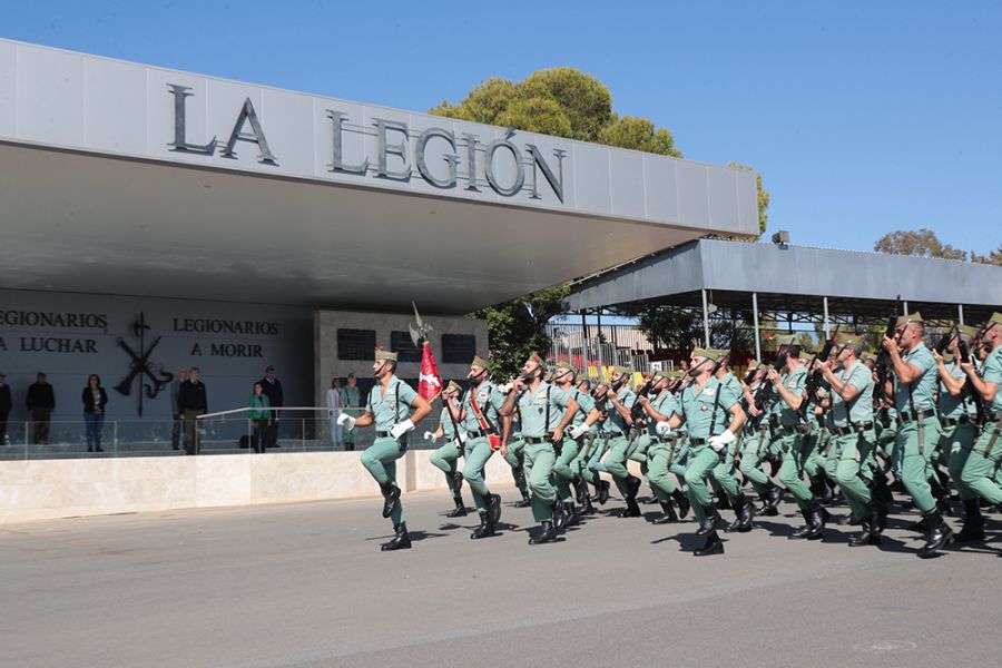 La ministra de Defensa visita en Viator a la brigada de La Legión que desplegará en noviembre misiones en Irak y Líbano