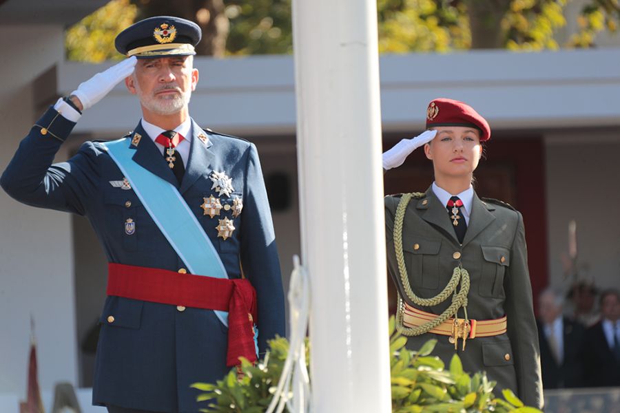 Los reyes, acompañados de la princesa de Asturias, presiden los actos por el Día de la Fiesta Nacional