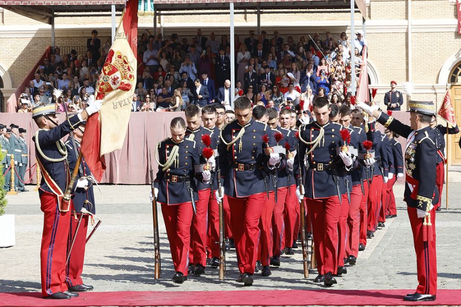 La princesa de Asturias jura bandera en la Academia Militar de Zaragoza