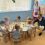 <p style="text-align: justify;">El delegado territorial, Miguel Briones, destaca que el 95,4 por ciento de las familias malagueñas se beneficia ya de la educación gratuita en el primer ciclo de Infantil.</p>
 
<p style="text-align: justify;">El delegado territorial de Educación, Miguel Briones, ha informado de que un total de 17.417 menores de tres años ha comenzado el curso escolar 2026/27 en las escuelas y centros de Educación Infantil de la provincia de Málaga. Esta cifra supone 513 escolares más que en el curso pasado en estas mismas fechas, un crecimiento que corresponde, en su mayoría, al tramo de un año, en el que la Junta incorpora la gratuidad de la educación, como ya hizo el curso pasado con todos los alumnos de dos años.</p>
<p style="text-align: justify;">Con motivo de la inauguración del curso escolar, Briones ha visitado el Centro de Educación Infantil Cuco Teatinos de la capital, que cuenta con 113 alumnos matriculados actualmente. Allí ha destacado que este curso el 95,4 por ciento de las familias malagueñas con niños escolarizados de 0 a 3 años recibirán educación gratuita, frente al 70 por ciento del curso pasado, lo que supone un incremento de 25 puntos porcentuales. Como consecuencia de ello, las familias ahorrarán un total de 2.645,83 euros por hijo al año.</p>
<p style="text-align: justify;">Hay que tener en cuenta que en el tramo de cero años continúan las bonificaciones a las familias, de tal forma que alrededor del 30 por ciento, unos 343 niños y niñas de la provincia, también disponen de educación gratuita. Además, el precio por alumno del servicio de atención socioeducativa es de 240,53 euros, que a partir de enero de 2027 pasará a 250,15 euros, por un acuerdo con el sector.</p>
<p style="text-align: justify;">La Junta de Andalucía sigue avanzando en su objetivo de ampliar el acceso gratuito a la educación infantil. Según ha explicado el delegado territorial, “la previsión de la Junta de Andalucía es que la gratuidad total de la educación en el tramo de cero años se implemente en el curso 2027/28, de modo que alcance el ciclo completo tres años antes de lo que se acordó en un primer momento”. Se trata de una medida de apoyo a las familias, que facilita la conciliación laboral y familiar. “Además del ahorro económico que supone para los hogares, esta iniciativa también busca favorecer el desarrollo educativo de los más pequeños”, ha añadido el delegado territorial.</p>
<p style="text-align: justify;">La inversión prevista para llevar a cabo la medida de gratuidad en el tramo de un año en este curso es de 40 millones de euros en Andalucía. En el conjunto de la etapa, la Consejería destina una inversión de 290 millones a ayudas a las familias, para un presupuesto total para toda la etapa de 420 millones, lo que supone un 58 por ciento de incremento respecto a 2018.</p>
<h3 style="text-align: justify;">Más de 23.200 plazas</h3>
<p style="text-align: justify;">La Consejería de Educación prevé una tendencia al alza en la escolarización a lo largo del curso, con la estimación de superar la cifra de 20.300 niñas y niños en la red de escuelas infantiles de la provincia. Para este curso, la Junta ha ofertado en Málaga 23.246 plazas y cuenta con una red de 379 centros, entre los que se encuentran las escuelas infantiles de titularidad de la Junta de Andalucía y los centros públicos o privados adheridos al programa de la Junta para el fomento de la escolarización en el primer ciclo de Educación Infantil. Son 10 más respecto al curso anterior.</p>
<p style="text-align: justify;">La tasa de escolarización en Andalucía superará este curso el 60,14 por ciento (16 puntos más que en 2018), una de las más altas de España y por encima de la media nacional (49,2 por ciento). De esta manera, se sitúa como una de las comunidades con mayor porcentaje de alumnado entre 0 y 3 años escolarizado, superando con creces las recomendaciones de la Unión Europea (33 por ciento).</p>
<p style="text-align: justify;">A fin de facilitar al máximo la compatibilidad entre la vida laboral y familiar, tanto las escuelas infantiles como los centros de educación infantil ofrecerán sus servicios de lunes a viernes todos los días no festivos del año, salvo el mes de agosto, en horario ininterrumpido de 7.30 a 17.00 horas. El máximo de horas de permanencia de los escolares en los centros será un máximo de ocho horas. El régimen ordinario de clase comenzará el tercer día hábil del mes de septiembre y finalizará el penúltimo día hábil del mes de julio de cada año. La Educación Infantil se considera en nuestra Comunidad una etapa de carácter educativo y no solo asistencial y de escolarización voluntaria.</p>