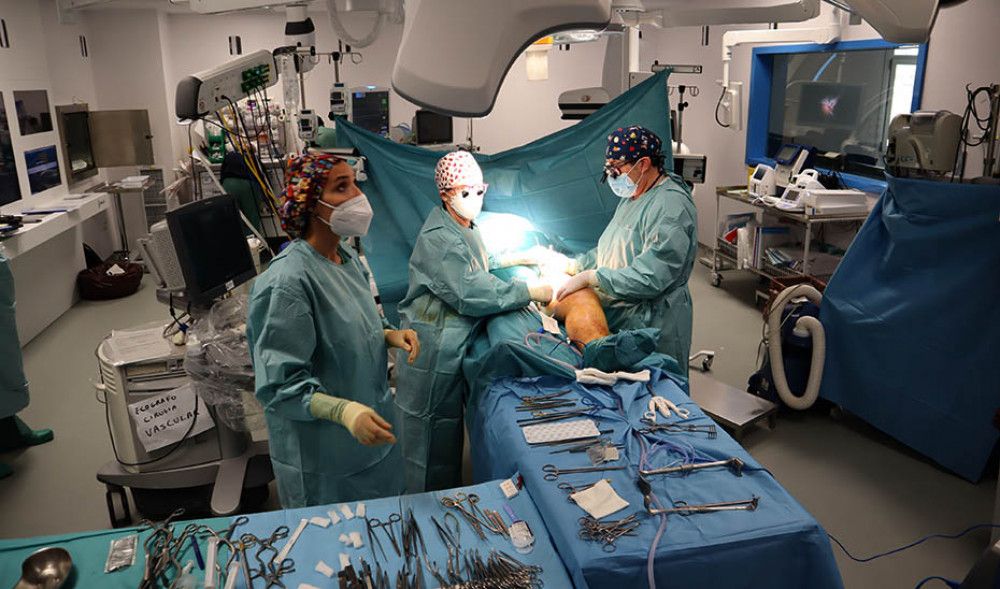 El Hospital Virgen de las Nieves implanta las primeras venas personalizadas por ingeniería de tejidos con éxito
