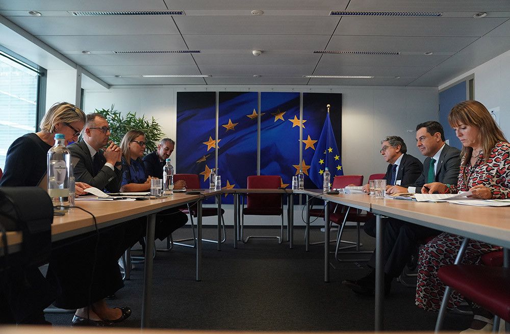 El presidente andaluz pide a la Comisión Europea mayor flexibilidad y al Gobierno de España una revisión de los datos para no restringir la pesca de arrastre