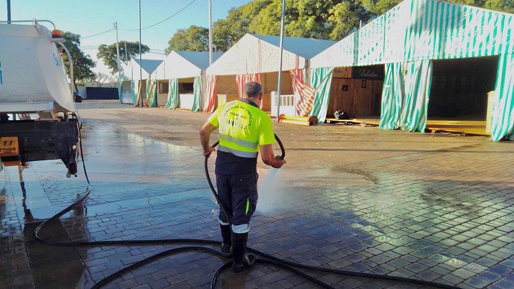 El dispositivo municipal especial de limpieza para la feria de San Pedro Alcántara estará integrado por 60 operarios y 8 vehículos