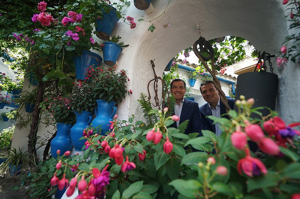 El presidente andaluz señala que los buenos datos turísticos de la primavera auguran una temporada récord en Andalucía