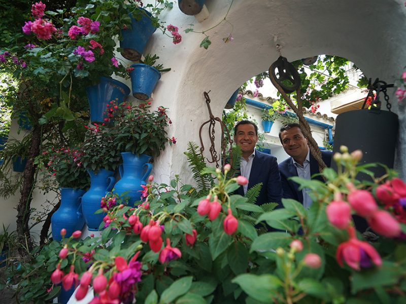 El presidente andaluz señala que los buenos datos turísticos de la primavera auguran una temporada récord en Andalucía