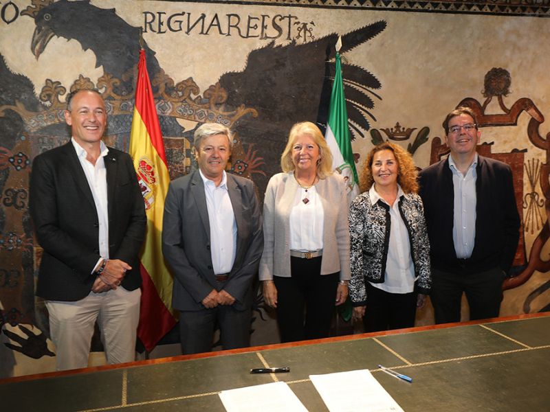 El Ayuntamiento renueva su apoyo a la Asociación de Autismo Ángel Rivière para garantizar la continuidad de programas como el acompañamiento en el aula y las actividades de ocio y tiempo libre