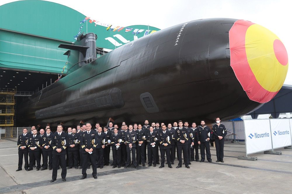 Instalado el periscopio de ataque en el submarino S-81