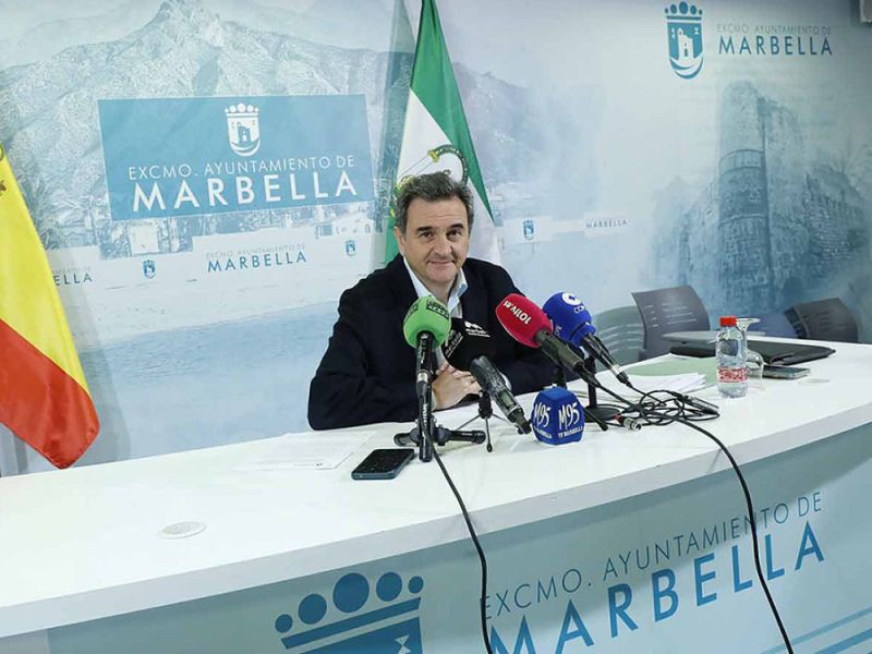El Ayuntamiento suscribe un convenio con la Junta para avanzar en materia de conciliación y ofrecer actividades viernes y fines de semana a los menores de 3 a 14 años en los centros educativos