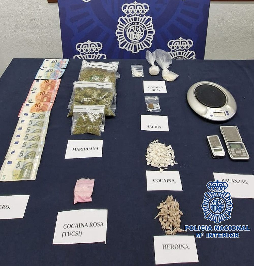 La Policía Nacional desarticula un punto de venta de drogas en una vivienda de Marbella y detiene a dos personas