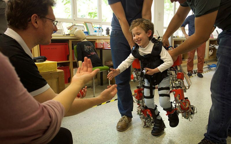 Marsi Bionics, la empresa que ha desarrollado junto al CSIC el primer exoesqueleto pediátrico del mundo, cierra una ronda de inversión de 4,5 millones de euros